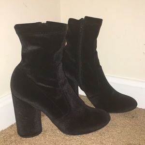 Steve Madden Suede Round Toe Chunky Block Booties